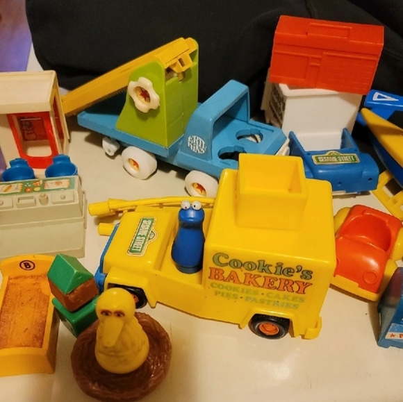 Sesame Street pieces - Picture 1 of 5